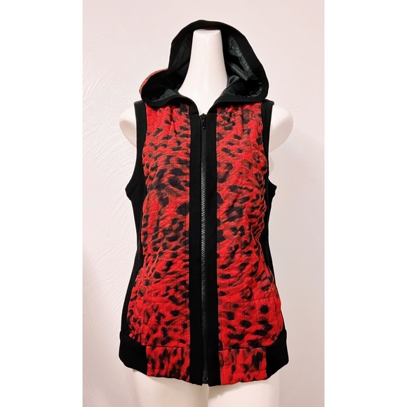 EUC Chicos Zenergy Size 1 (Small) Animal Print Hooded Athletic Vest Red & Black - Picture 1 of 8